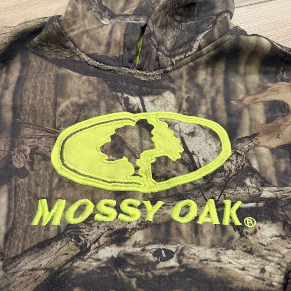 Mossy Oak Camo Hoodie – Youth Medium – Realtree Neon Green Logo